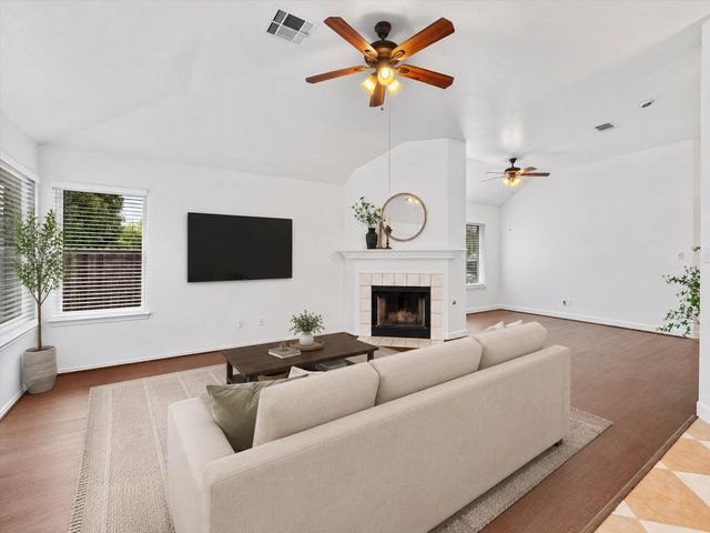 2005 E 19th ST, Georgetown, TX 78626