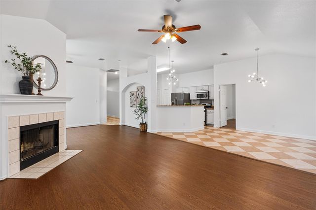 2005 E 19th ST, Georgetown, TX 78626