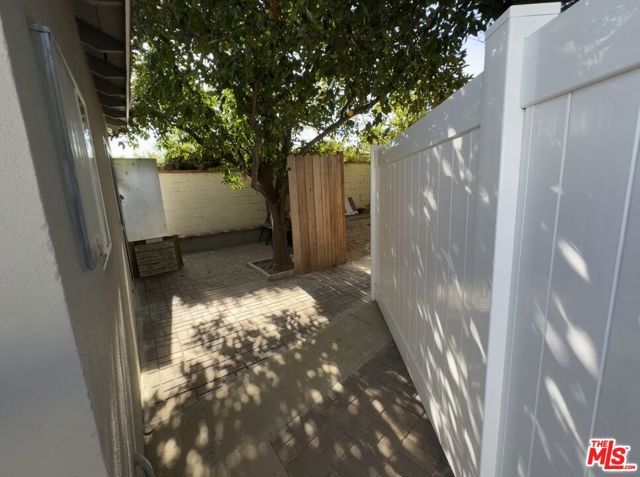 6550 Hanna Avenue, Woodland Hills (los Angeles), CA 91303