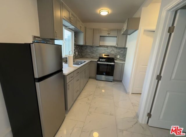 6550 Hanna Avenue, Woodland Hills (los Angeles), CA 91303