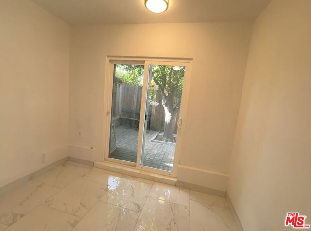6550 Hanna Avenue, Woodland Hills (los Angeles), CA 91303