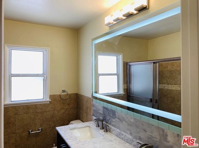 6550 Hanna Avenue, Woodland Hills (los Angeles), CA 91303
