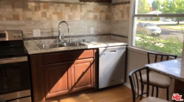 6550 Hanna Avenue, Woodland Hills (los Angeles), CA 91303