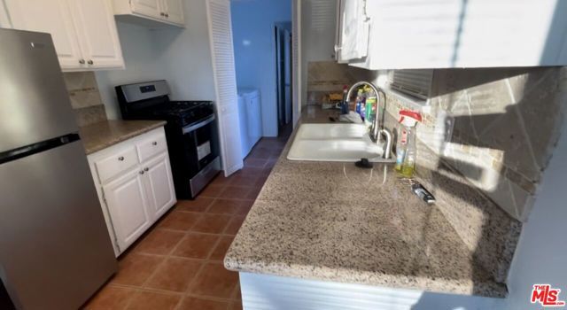 6550 Hanna Avenue, Woodland Hills (los Angeles), CA 91303