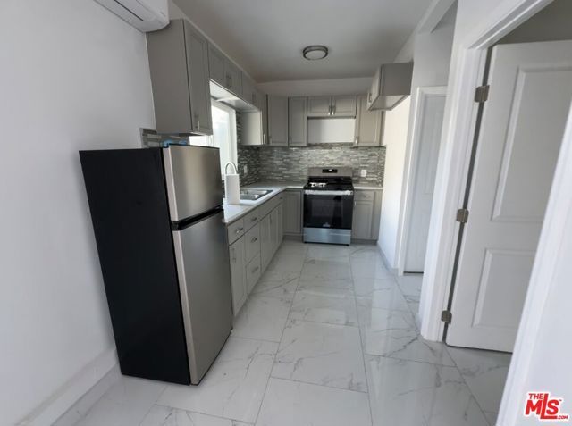 6550 Hanna Avenue, Woodland Hills (los Angeles), CA 91303