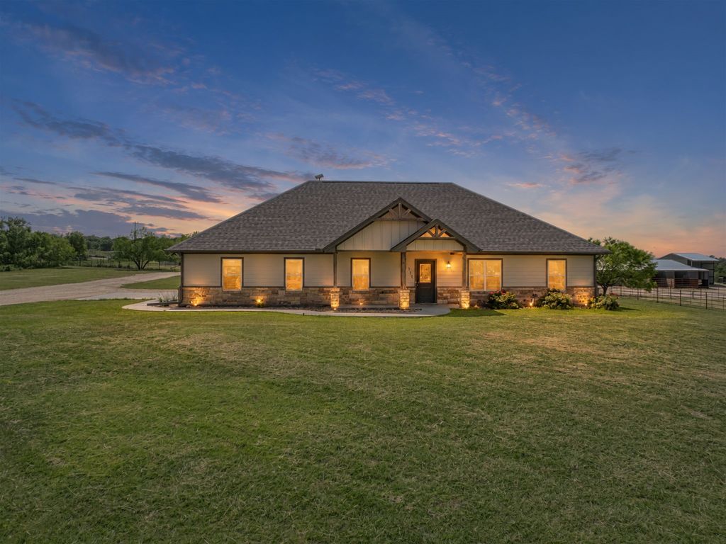 335 Remuda Trail, Stephenville, TX 76401