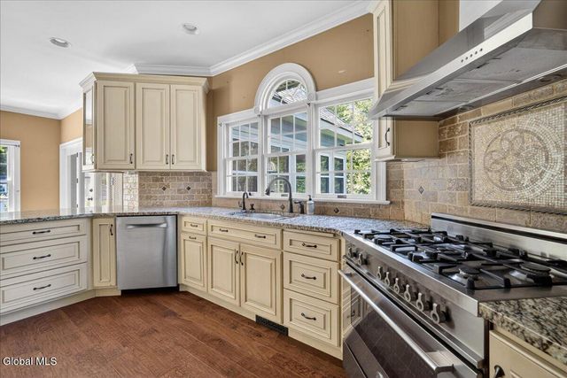 27 Arrowhead Road, Saratoga Springs, NY 12866