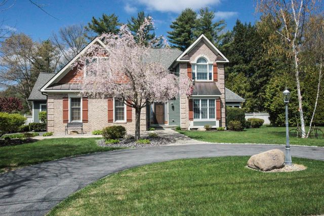 27 Arrowhead Road, Saratoga Springs, NY 12866