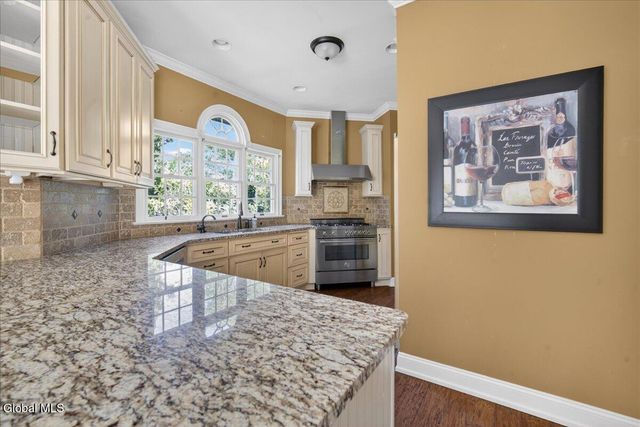 27 Arrowhead Road, Saratoga Springs, NY 12866