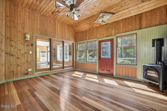 27 Arrowhead Road, Saratoga Springs, NY 12866