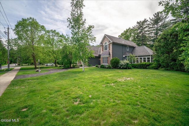 27 Arrowhead Road, Saratoga Springs, NY 12866