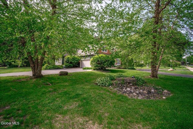 27 Arrowhead Road, Saratoga Springs, NY 12866