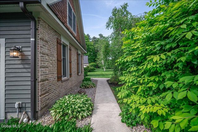 27 Arrowhead Road, Saratoga Springs, NY 12866