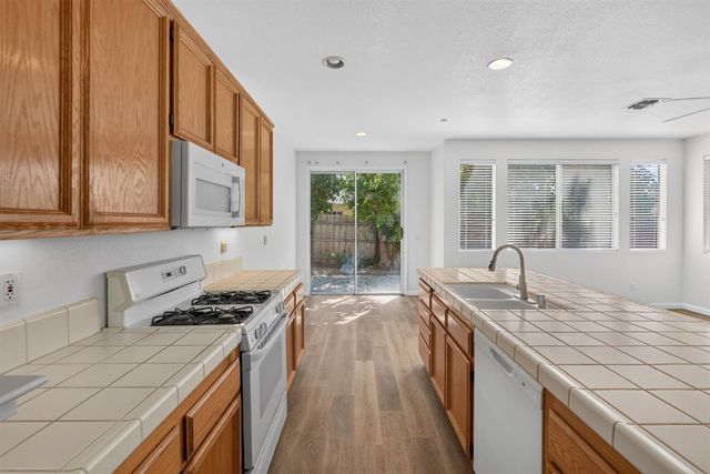 1515 Sweetgrass Ln, Lincoln, CA 95648