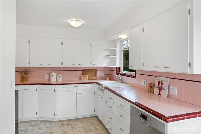 6703 36th Avenue NW, Seattle, WA 98117