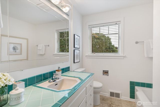 6703 36th Avenue NW, Seattle, WA 98117