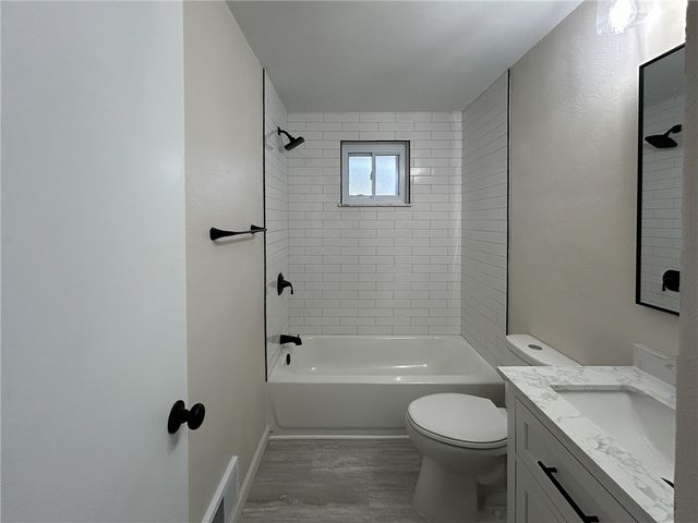 389 Rural Valley Rd, Buffalo Twp, PA 15323