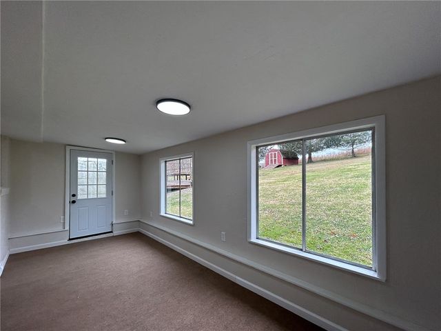 389 Rural Valley Rd, Buffalo Twp, PA 15323