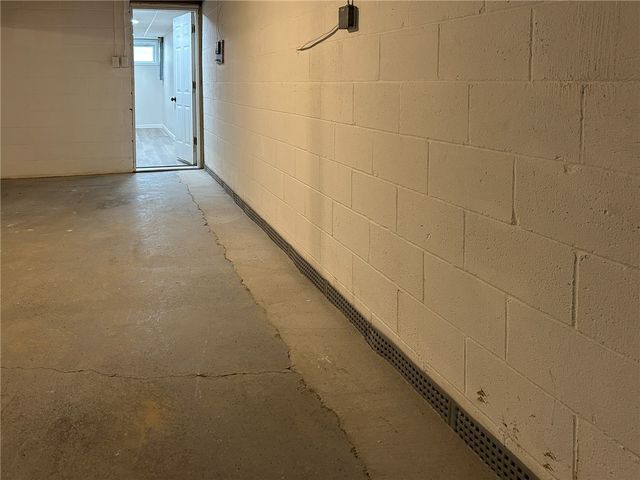 389 Rural Valley Rd, Buffalo Twp, PA 15323