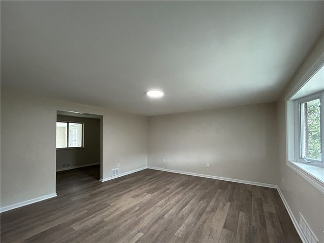 389 Rural Valley Rd, Buffalo Twp, PA 15323