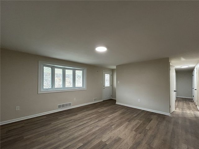 389 Rural Valley Rd, Buffalo Twp, PA 15323