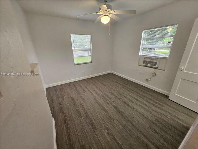 2121 NW 28th St, Oakland Park, FL 33311