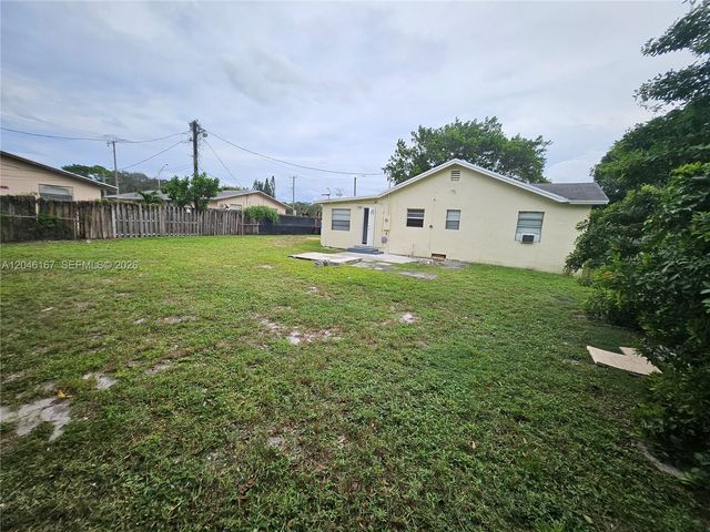 2121 NW 28th St, Oakland Park, FL 33311