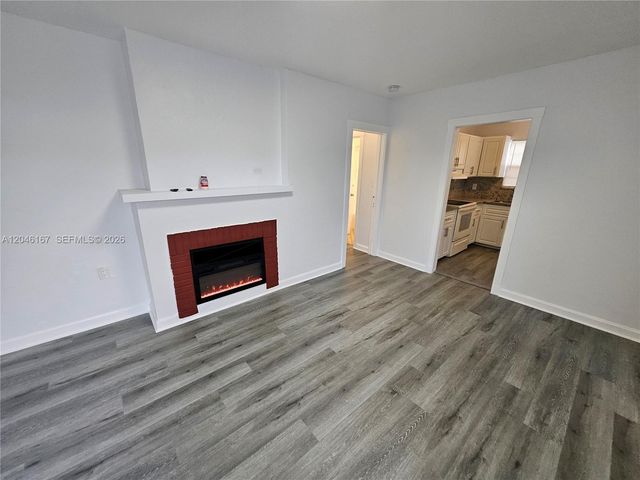 2121 NW 28th St, Oakland Park, FL 33311