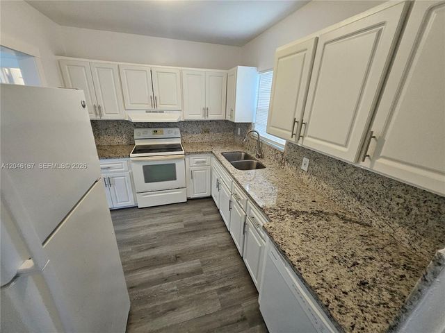 2121 NW 28th St, Oakland Park, FL 33311