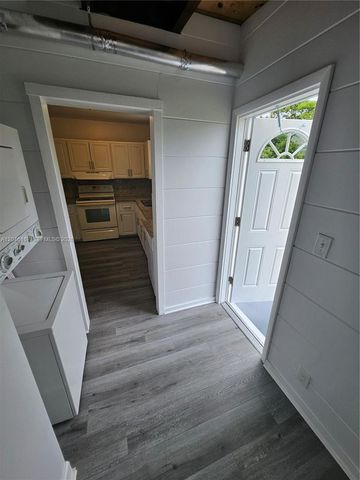 2121 NW 28th St, Oakland Park, FL 33311