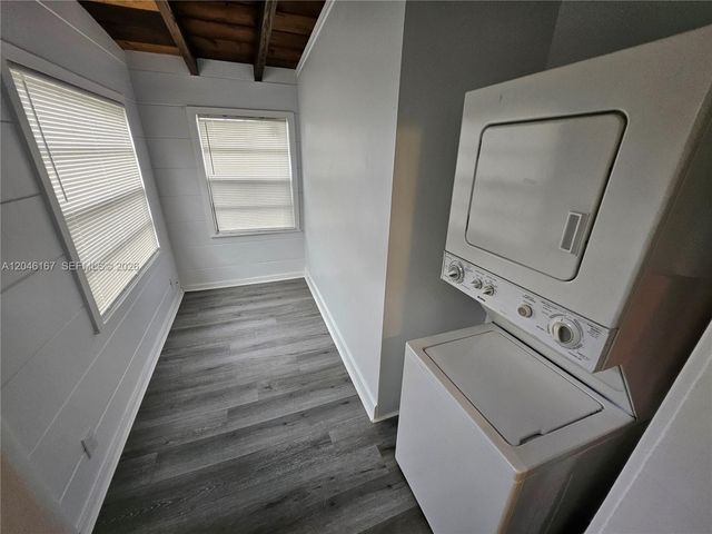 2121 NW 28th St, Oakland Park, FL 33311