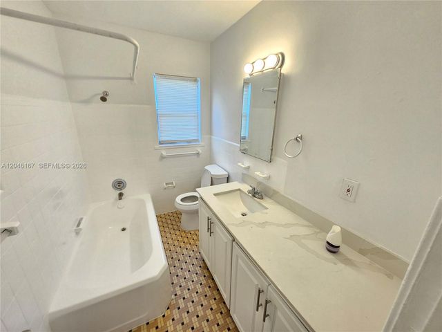 2121 NW 28th St, Oakland Park, FL 33311