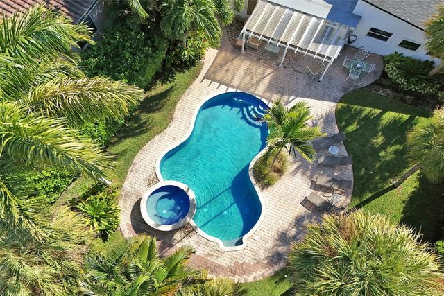 2525 SE 7th Drive, Pompano Beach, FL 33062