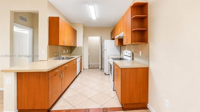 3557 Forest Hill Blvd 51, Palm Springs, FL 33406