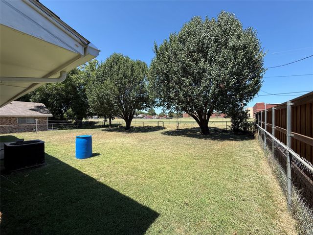 124 Poinsettia Circle, Terrell, TX 75160