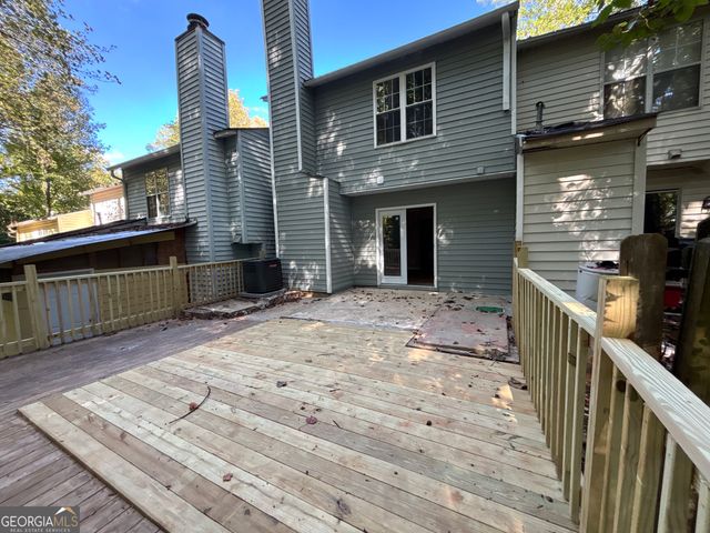 1084 Huntington Trace SE, Smyrna, GA 30082