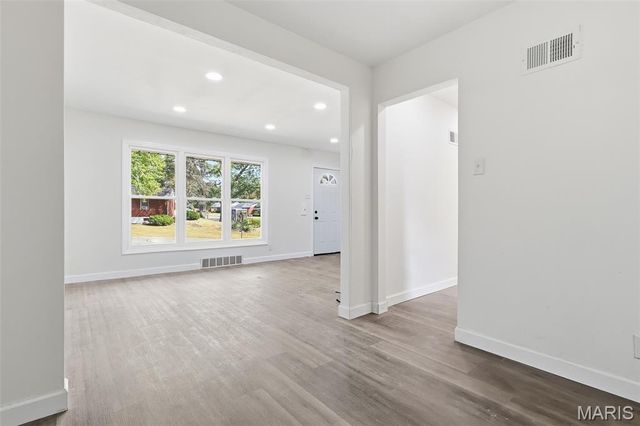 9343 Duenke Drive, St Louis, MO 63137