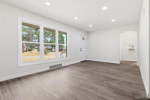 9343 Duenke Drive, St Louis, MO 63137