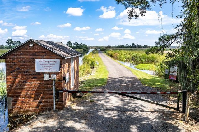 120 Wraggs Ferry Rd., Georgetown, SC 29440