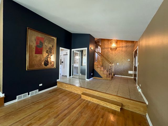 3929 W Chase Avenue, Lincolnwood, IL 60712