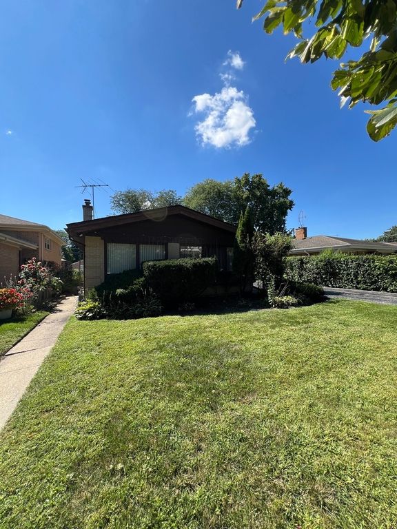 3929 W Chase Avenue, Lincolnwood, IL 60712