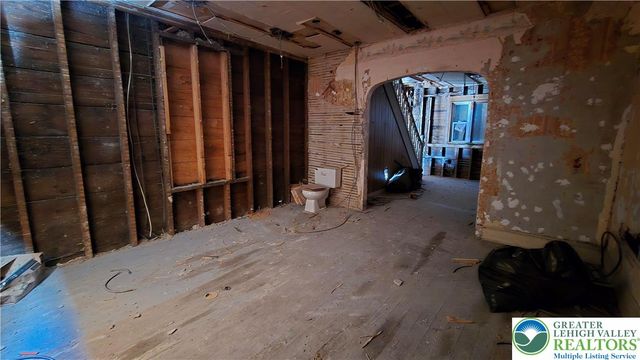 1116 West Maple Street, Allentown City, PA 18102