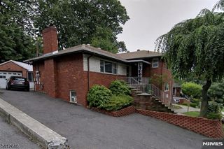20 Shetland Ln, Palisades Park Boro, NJ 07650