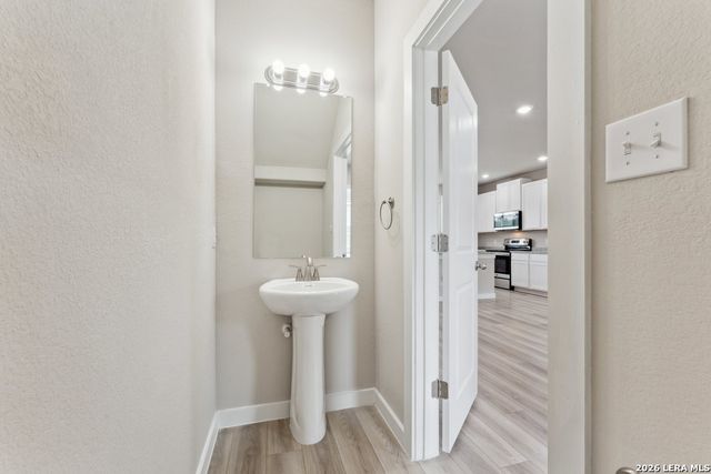 21419 Sir Walter Ln, San Antonio, TX 78256