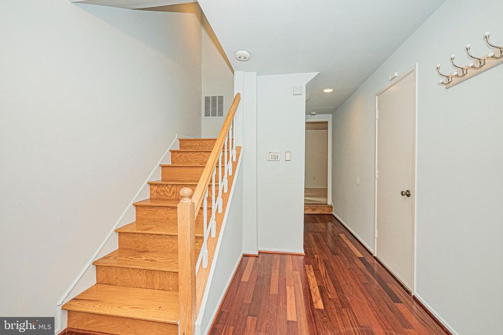 9962 LAKE LANDING, Montgomery Village, MD 20886