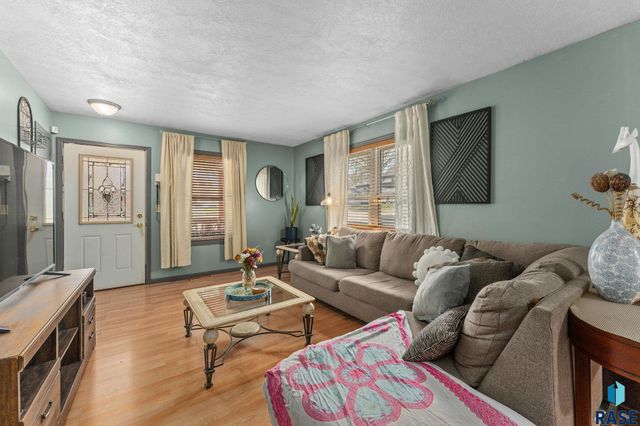 703 N Van Eps Ave, Sioux Falls, SD 57103