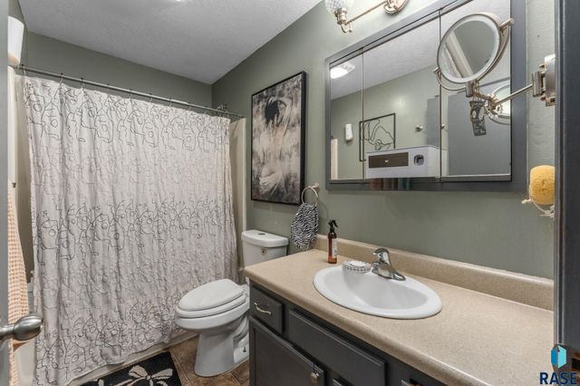 703 N Van Eps Ave, Sioux Falls, SD 57103