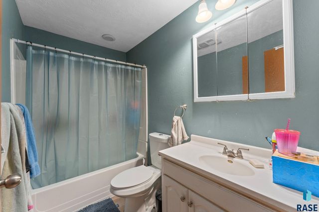 703 N Van Eps Ave, Sioux Falls, SD 57103