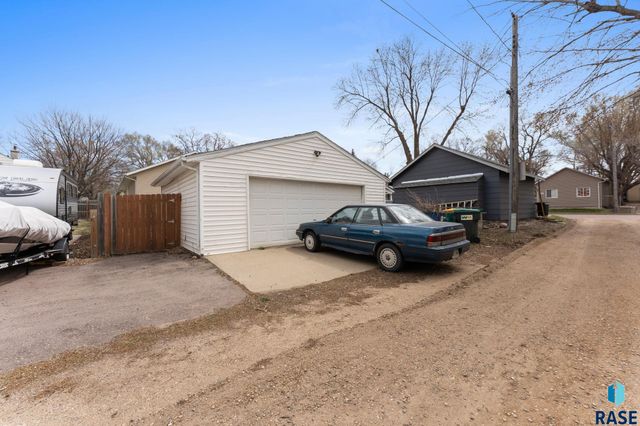 703 N Van Eps Ave, Sioux Falls, SD 57103