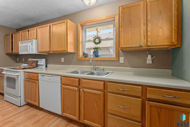 703 N Van Eps Ave, Sioux Falls, SD 57103